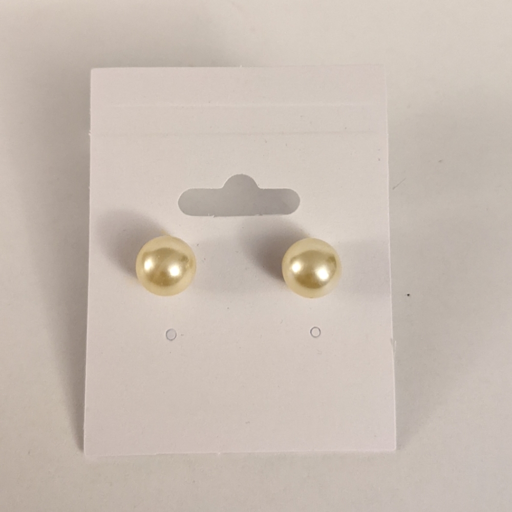 Imitation pearl earring studs